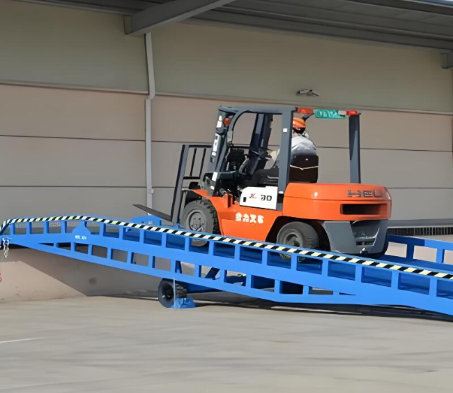 青铜峡移动式卸货平台（叉车用）